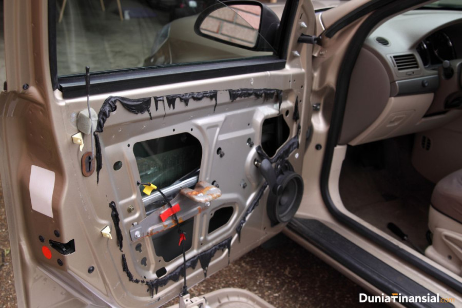 Car Door Issues? Arto Moro Fixes It Right!